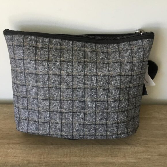 Rebecca & Rifka Plaid Travel Toiletry Bag, Beauty Products Included & Bag Charm - Picture 3 of 4